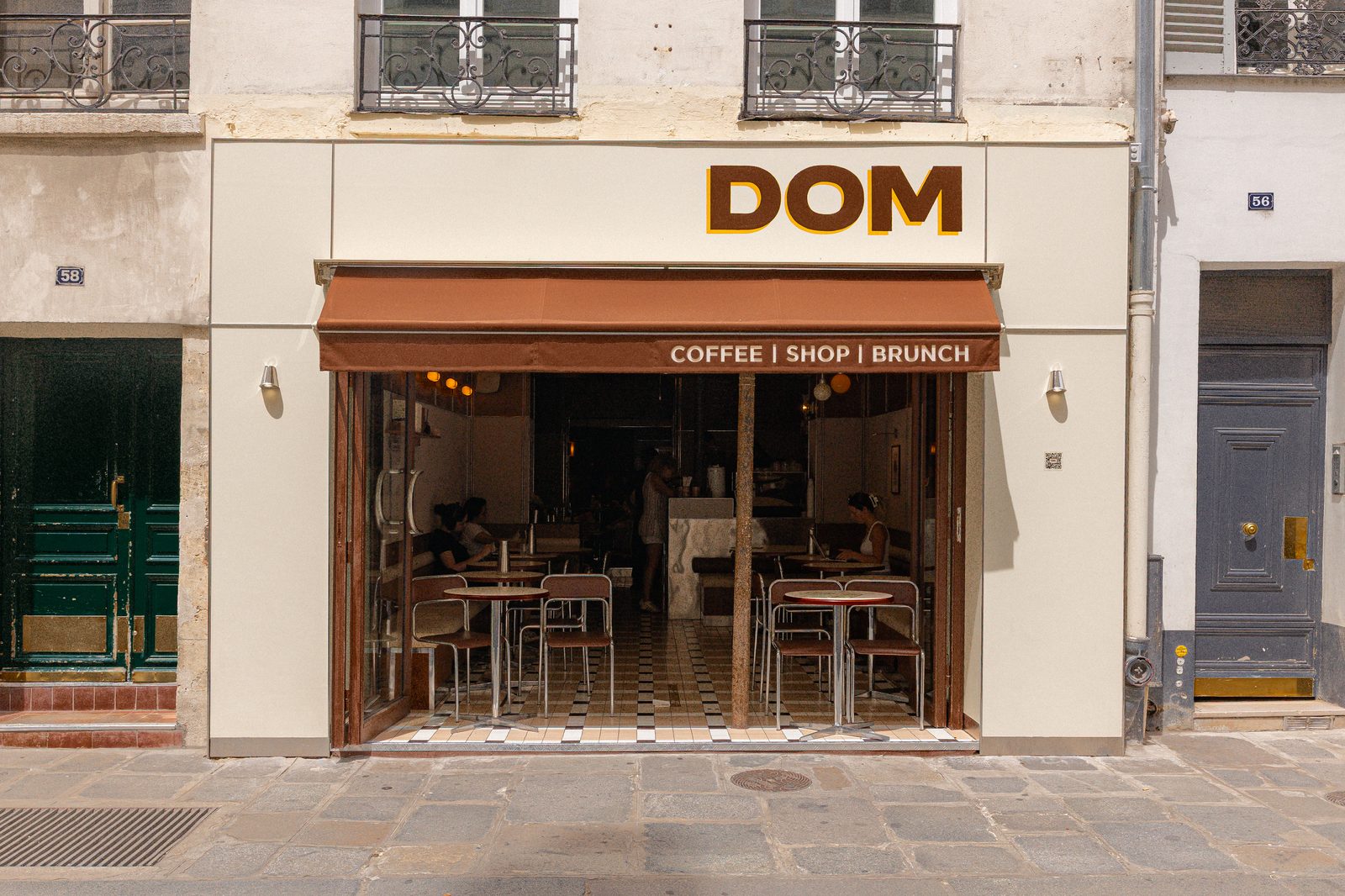 Devanture du café DOM, 58 rue Saint-Dominique à Paris