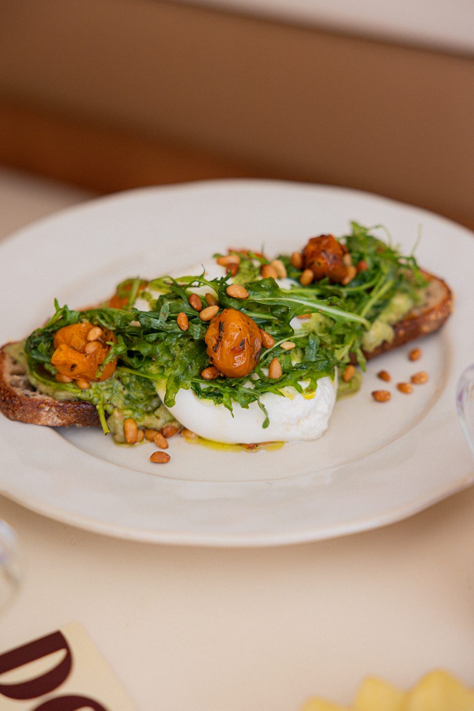 Italian Avocado DOM, burrata, tomates confites, pesto de basilic